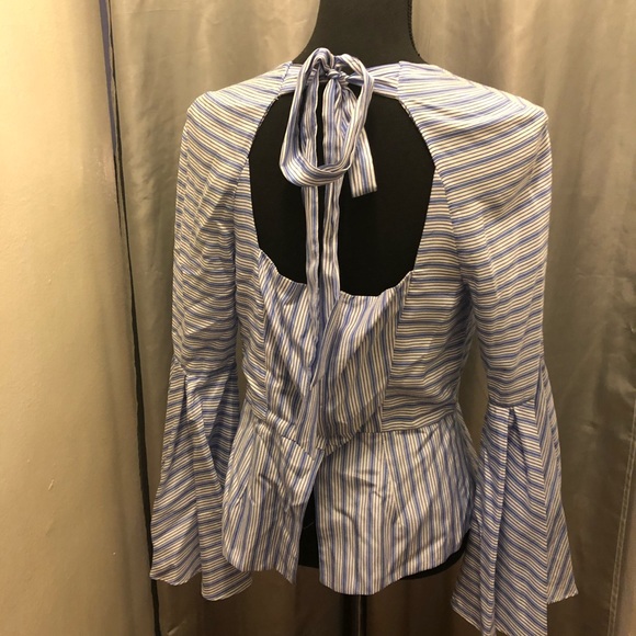 Beautiful top - Picture 2 of 2